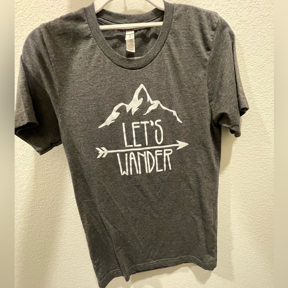 Graphic tee- Let’s Wander gray